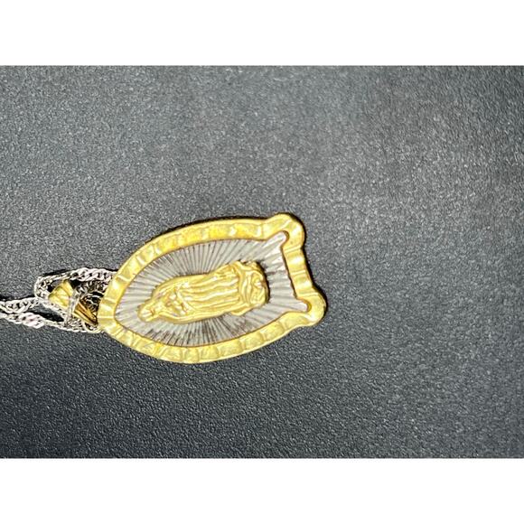 N 925 Sterling Silver Vermeil Our Lady of Guadalupe Pendant and Singapore chain. - Picture 7 of 10